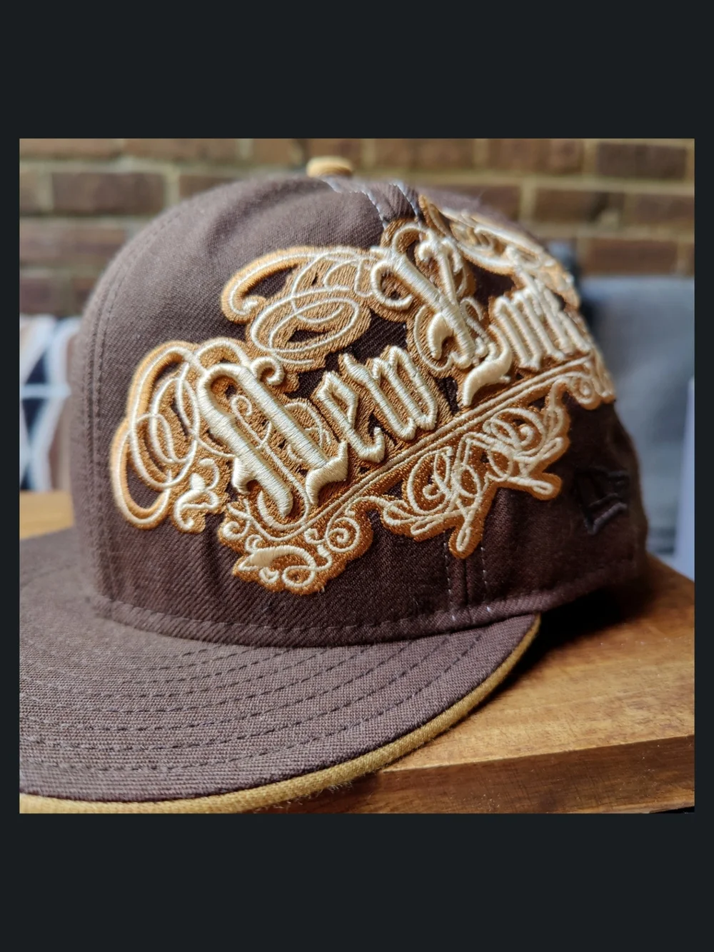 Vtg New Era 59FIFTY MLB New York Yankees Side Script Wordmark Brown Gold Wool